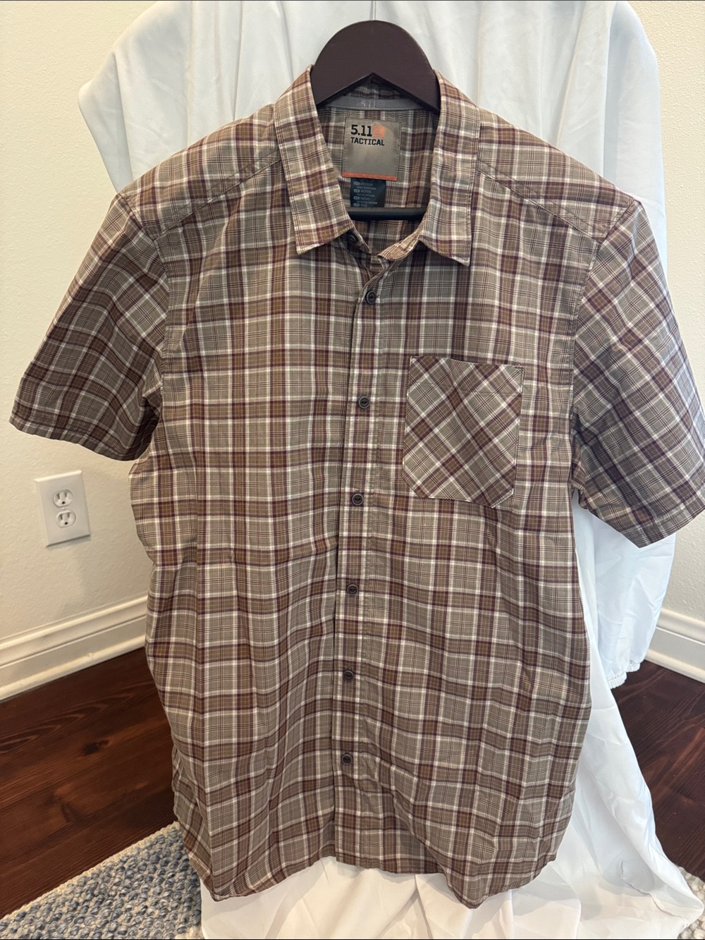 5.11 Tactical Men's Snap Down Short Sleeve Shirt Plaid Medium Brown Plaid